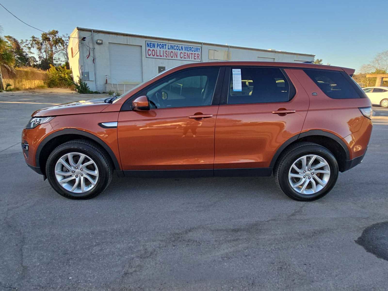 Used 2018 Land Rover Discovery Sport HSE image 11