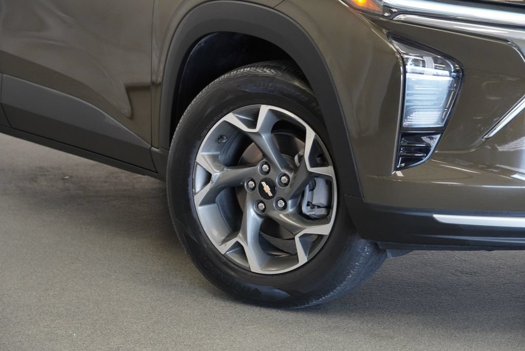 Certified 2024 Chevrolet Trax LT w/ Sunroof Package FWD image 11