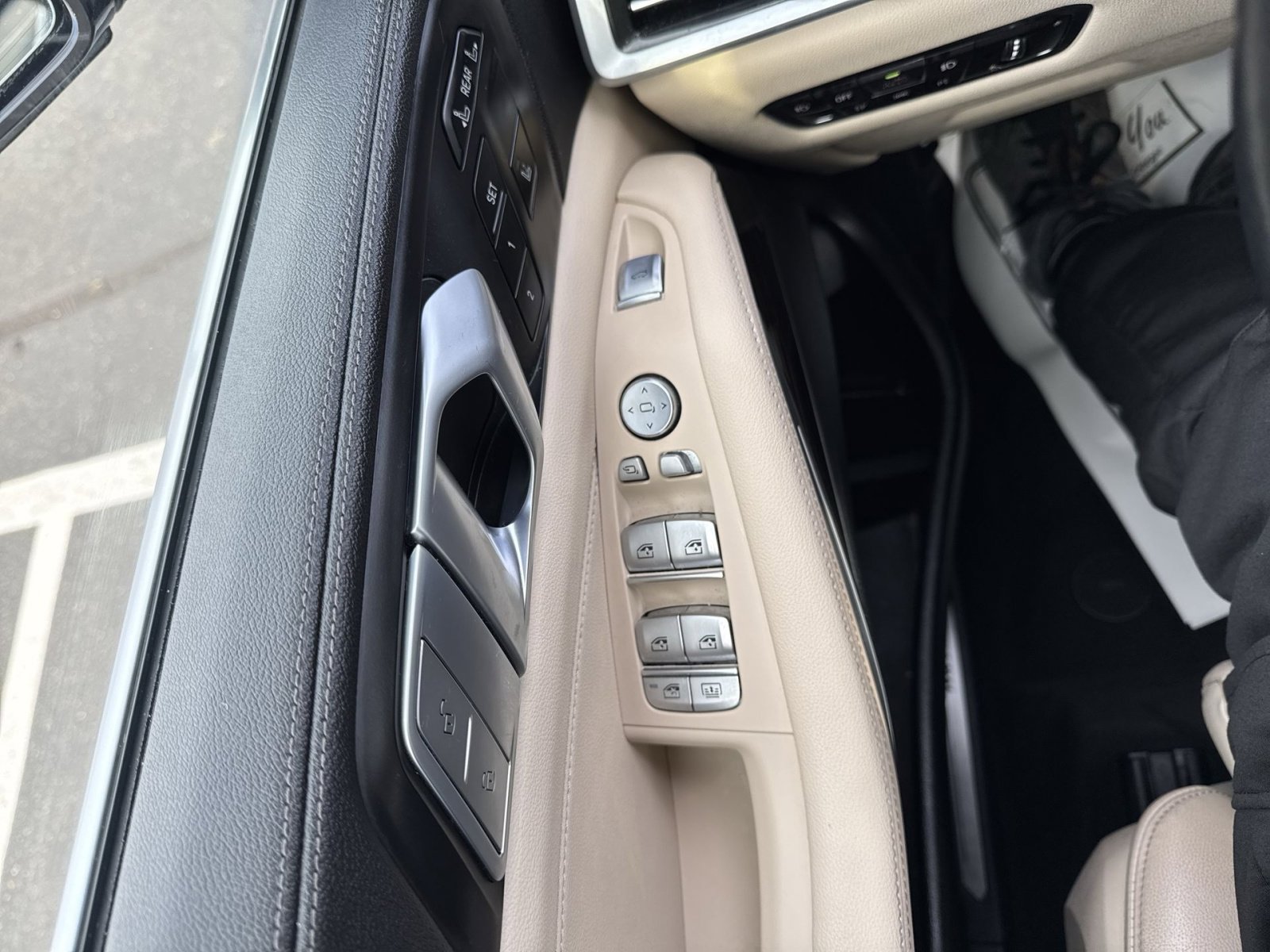 Used 2021 BMW X7 xDrive40i w/ Premium Package 2 image 9