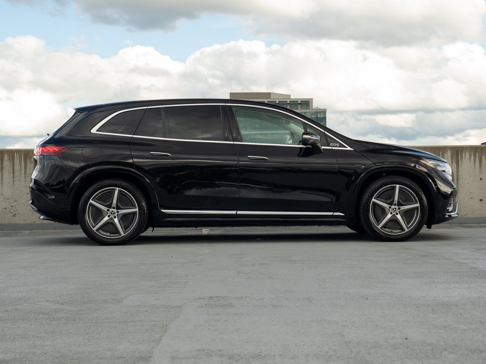 Used 2023 Mercedes-Benz EQS 580 4MATIC SUV image 6