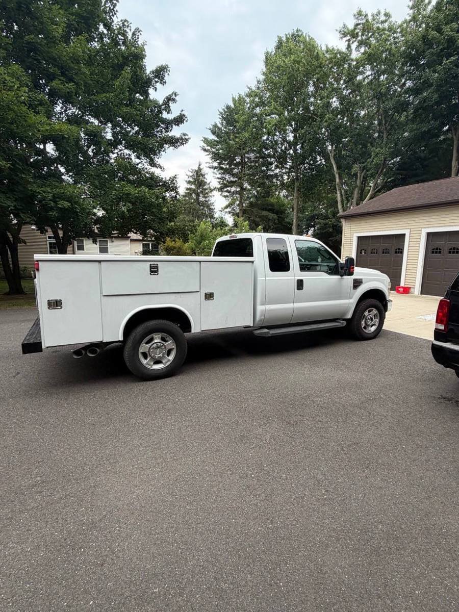 Used 2009 Ford F350 XLT AWD/4WD image 2