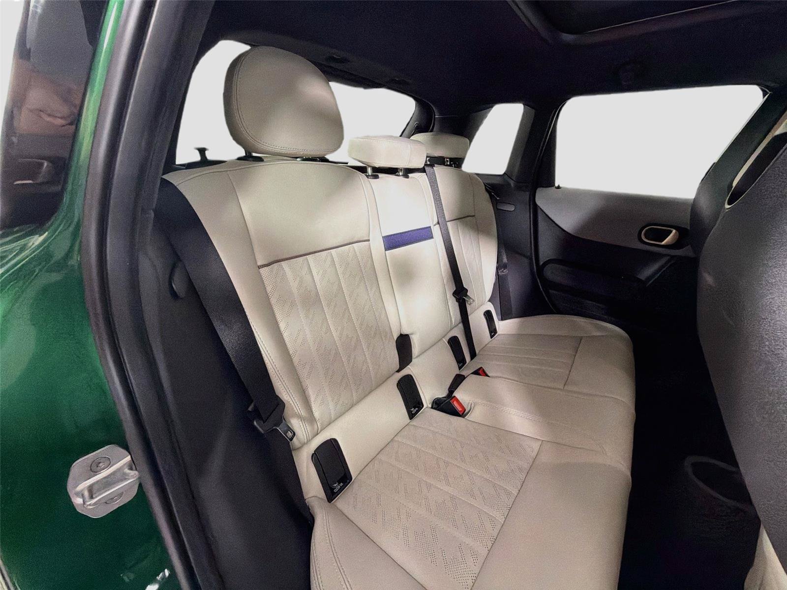 Used 2025 MINI Cooper 4-Door Hardtop FWD image 23