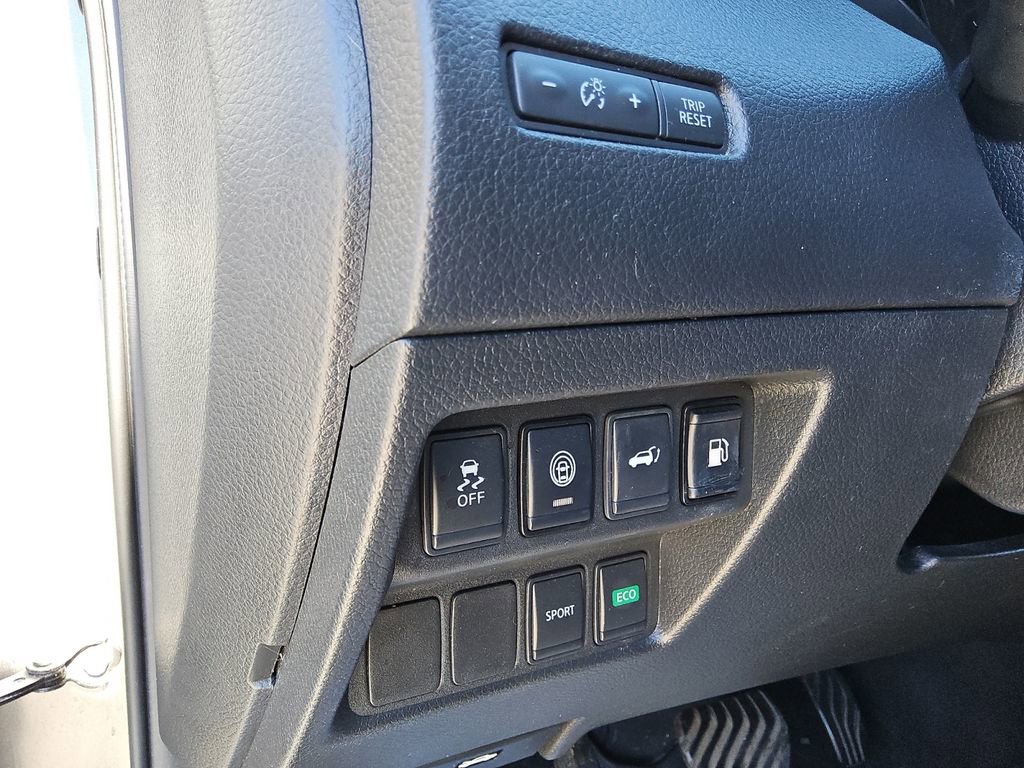 Used 2019 Nissan Rogue SV image 30