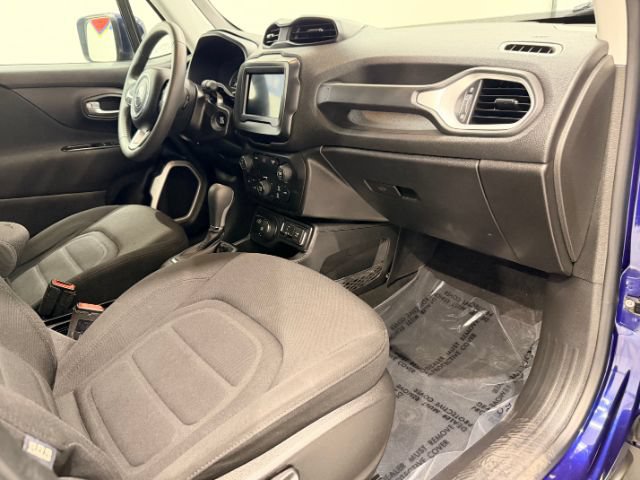 Used 2018 Jeep Renegade Latitude AWD/4WD image 29