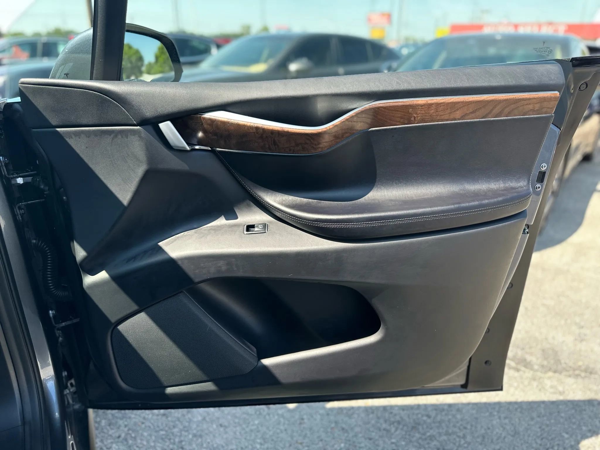 Used 2018 Tesla Model X 75D image 31