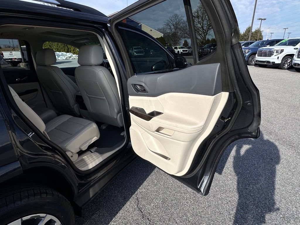 Certified 2021 GMC Acadia Denali w/ Denali Ultimate Package AWD/4WD image 18