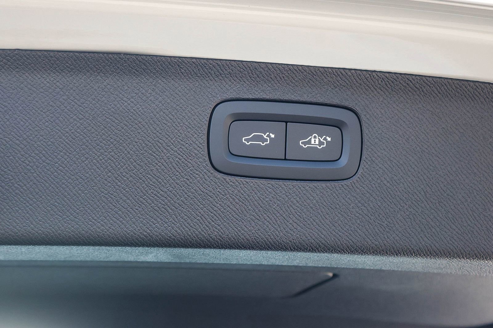 New 2026 Volvo XC90 B6 Ultra w/ Protection Package image 28