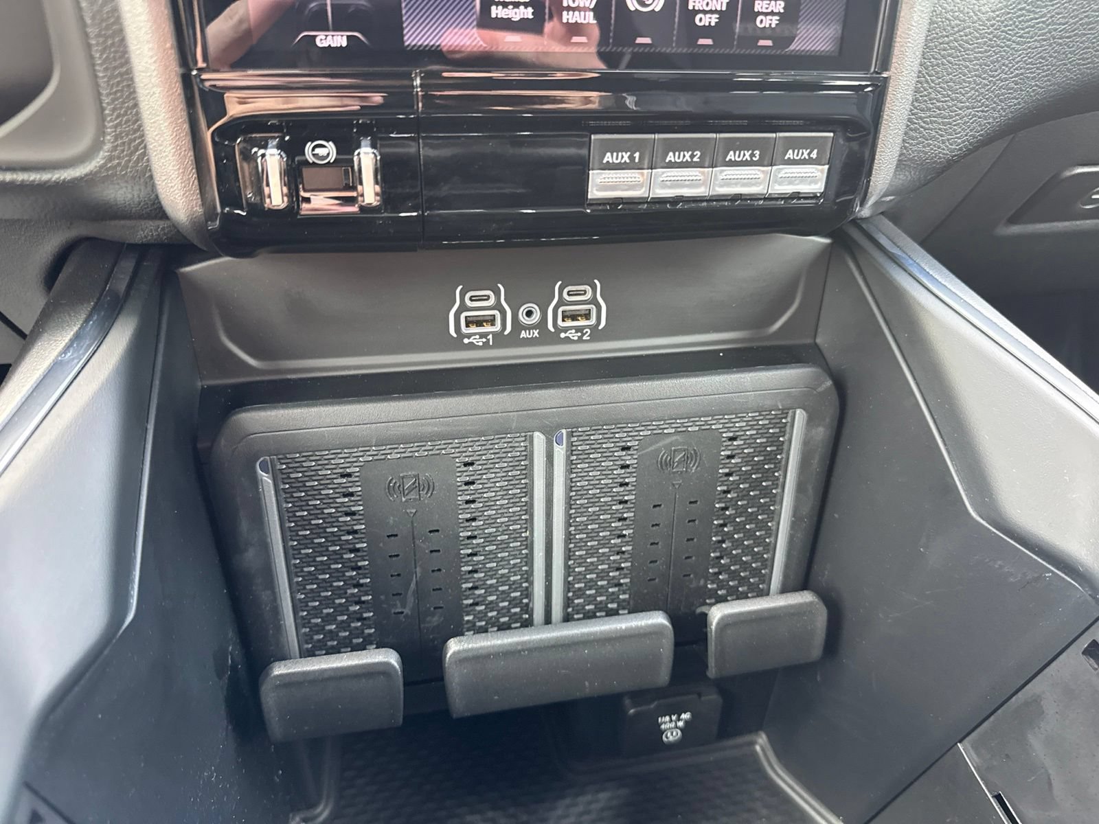 Used 2026 RAM 3500 Laramie AWD/4WD image 39
