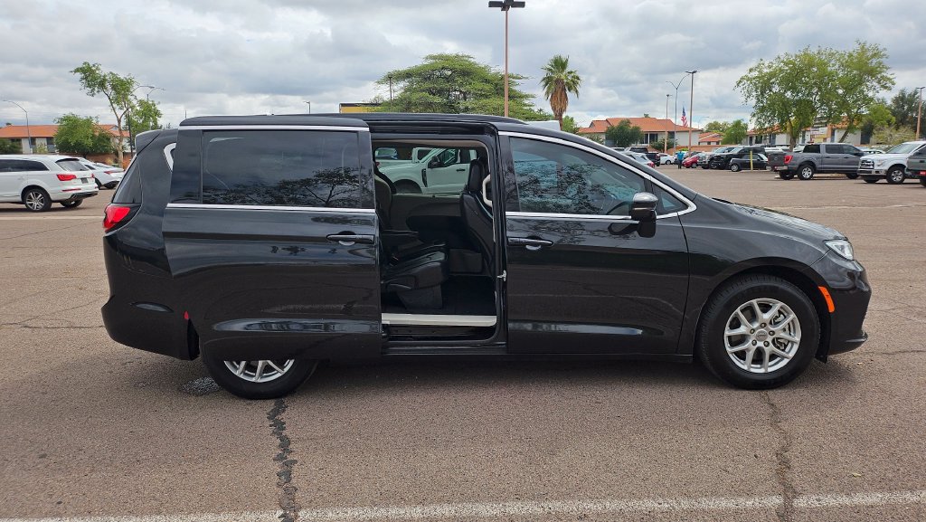Used 2022 Chrysler Pacifica Touring-L FWD image 22