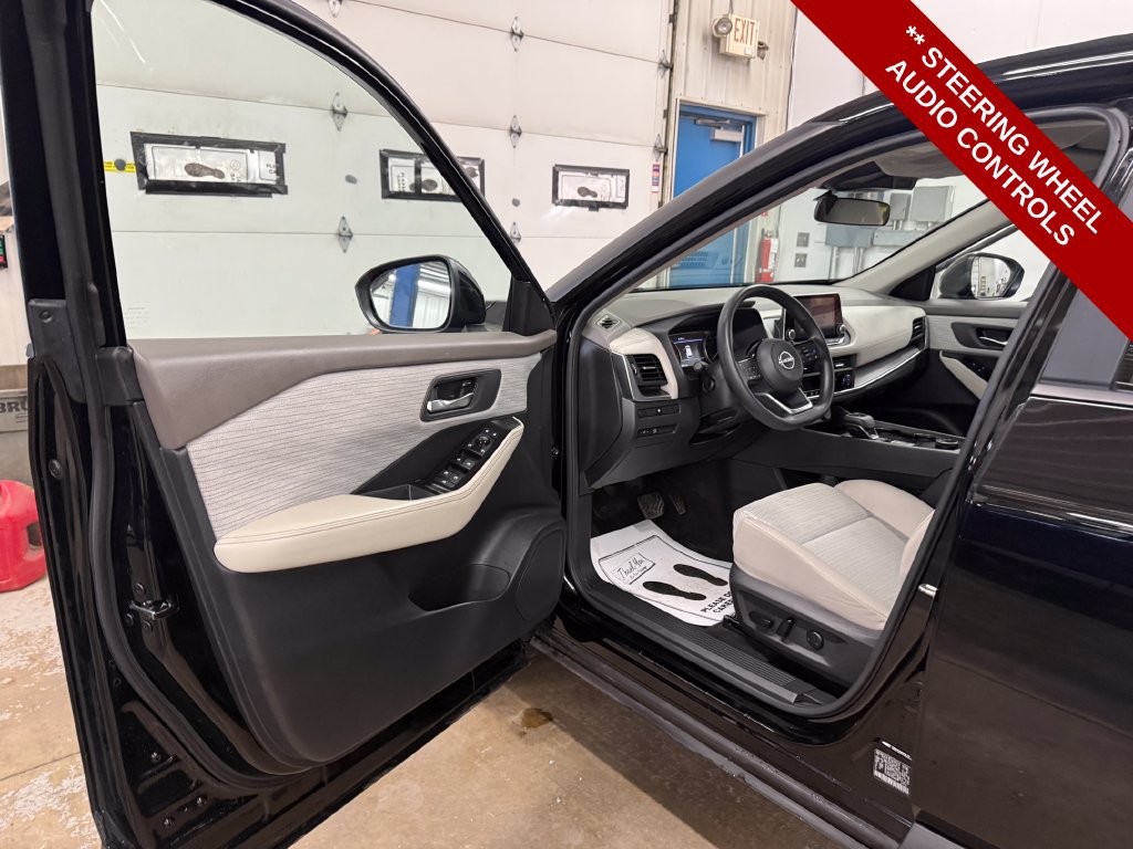 Used 2023 Nissan Rogue SV AWD/4WD image 12