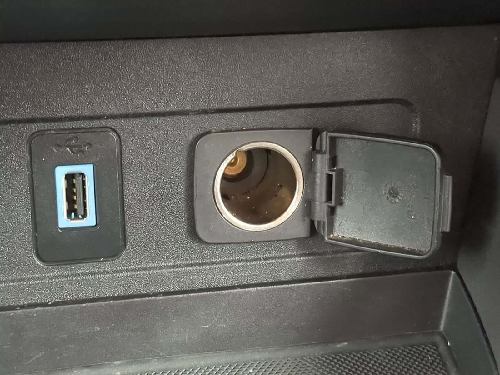 Used 2017 Ford Escape Titanium w/ Canadian Touring Package image 35