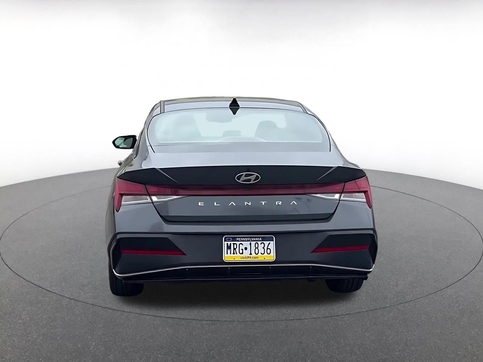 Used 2025 Hyundai Elantra SEL image 12