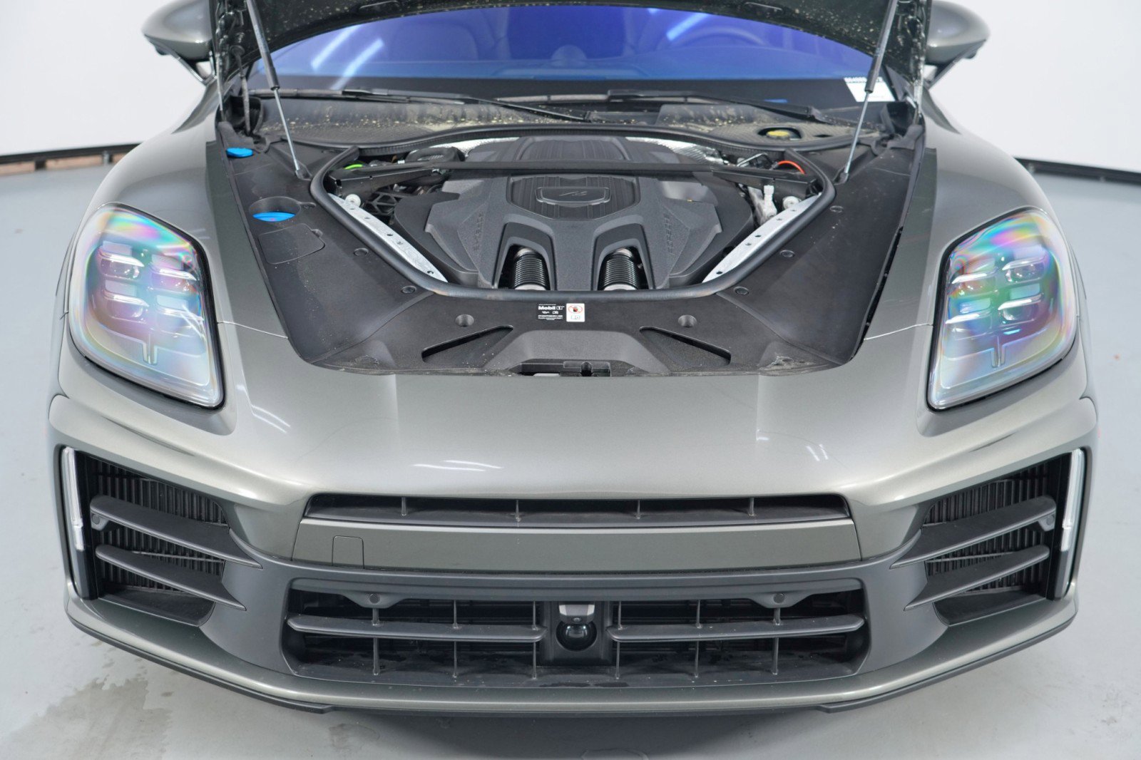 Used 2025 Porsche Panamera w/ Premium Package image 7