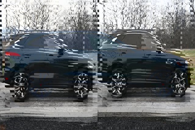 Used 2017 Jaguar F-PACE Prestige image 4