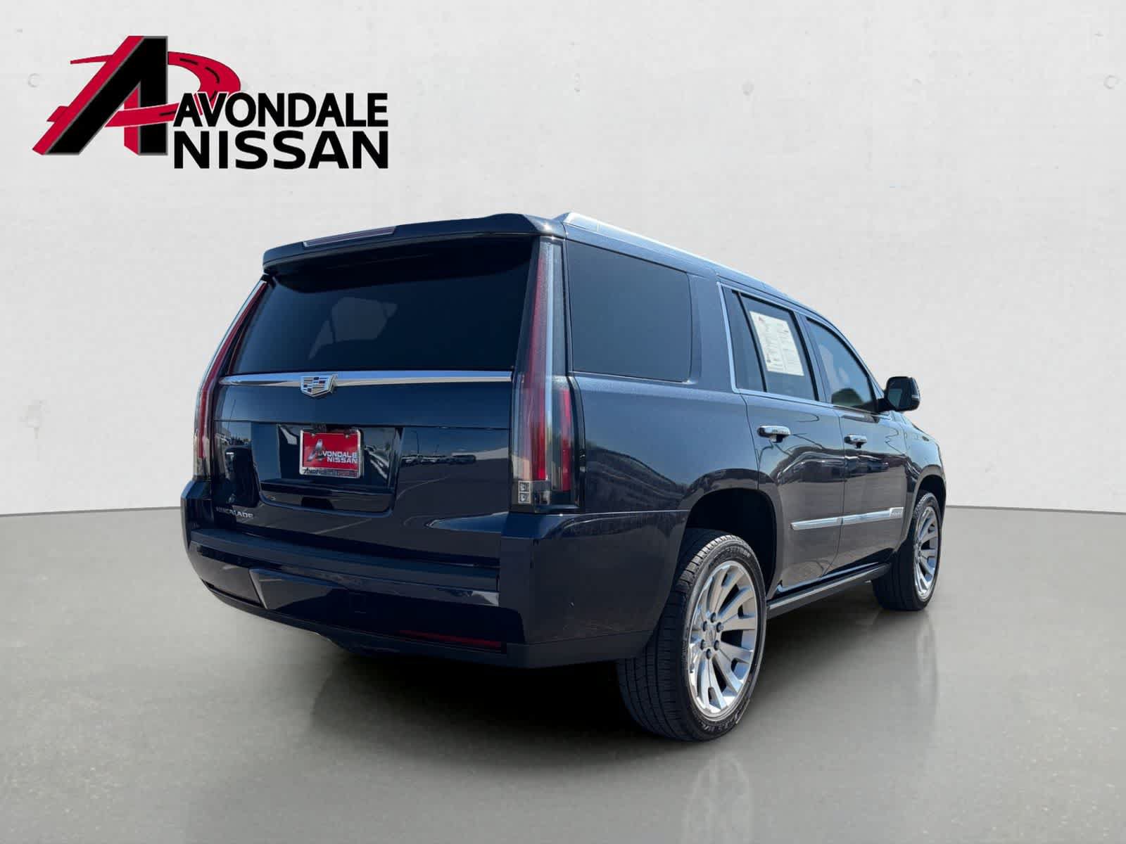 Used 2018 Cadillac Escalade Premium Luxury AWD/4WD image 4
