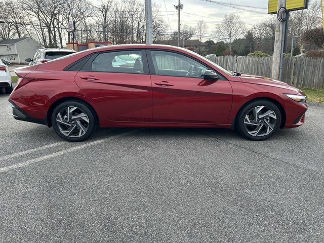 Used 2025 Hyundai Elantra Sport image 2