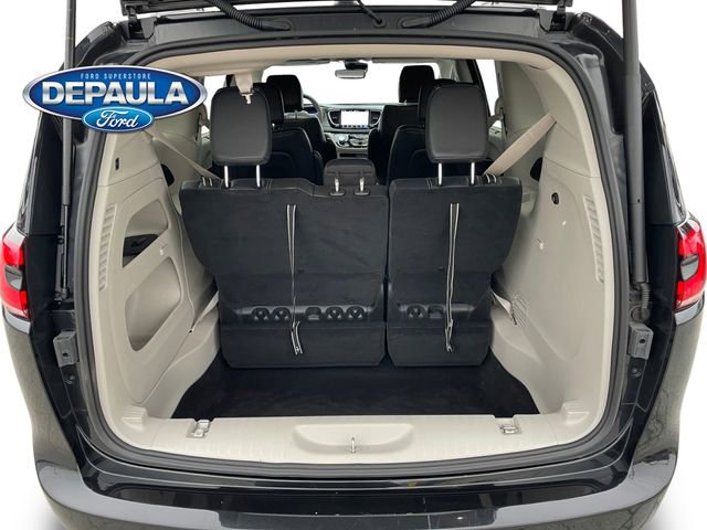 Used 2022 Chrysler Pacifica Touring-L image 6