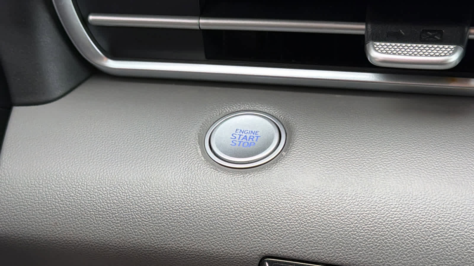 Used 2023 Hyundai Elantra SEL image 17