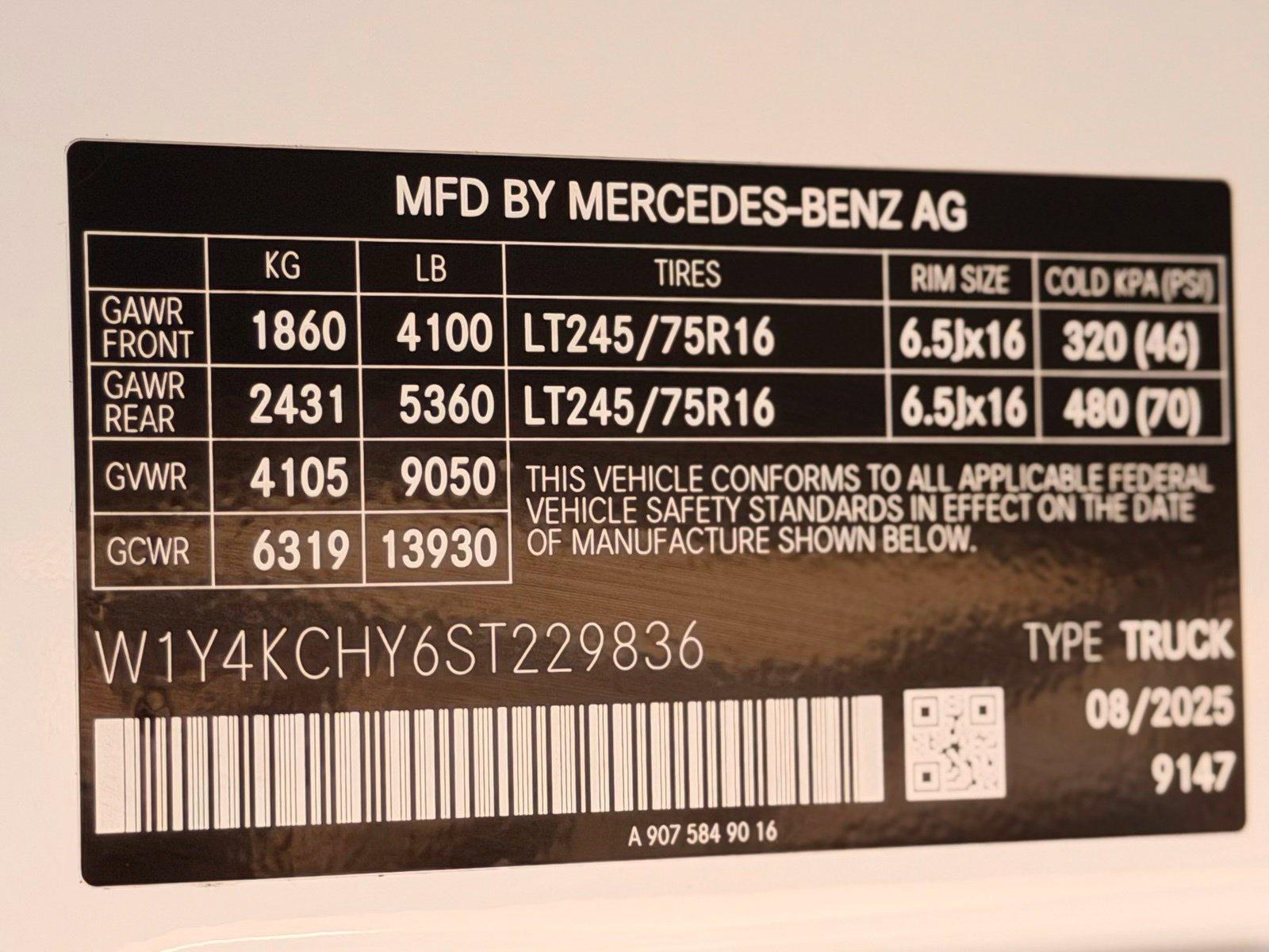 Used 2025 Mercedes-Benz Sprinter 2500 image 36