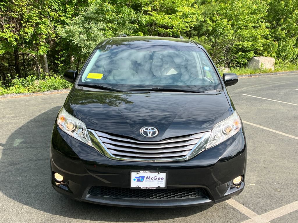 Used 2017 Toyota Sienna XLE Premium AWD/4WD image 7