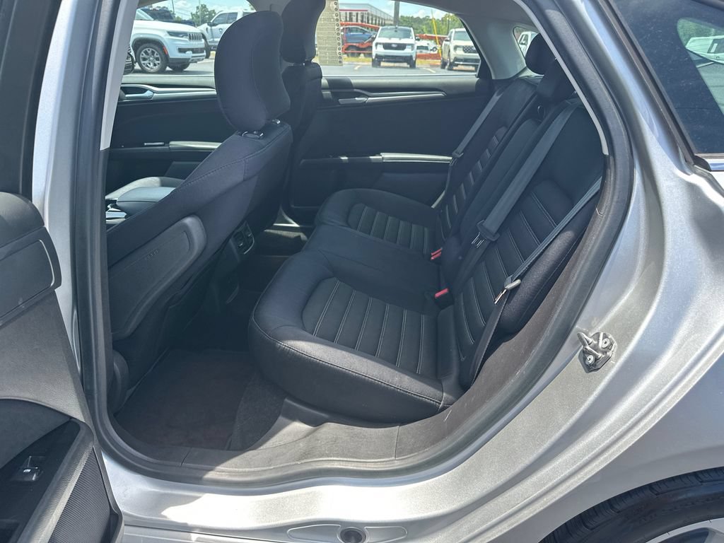 Used 2015 Ford Fusion SE FWD image 20