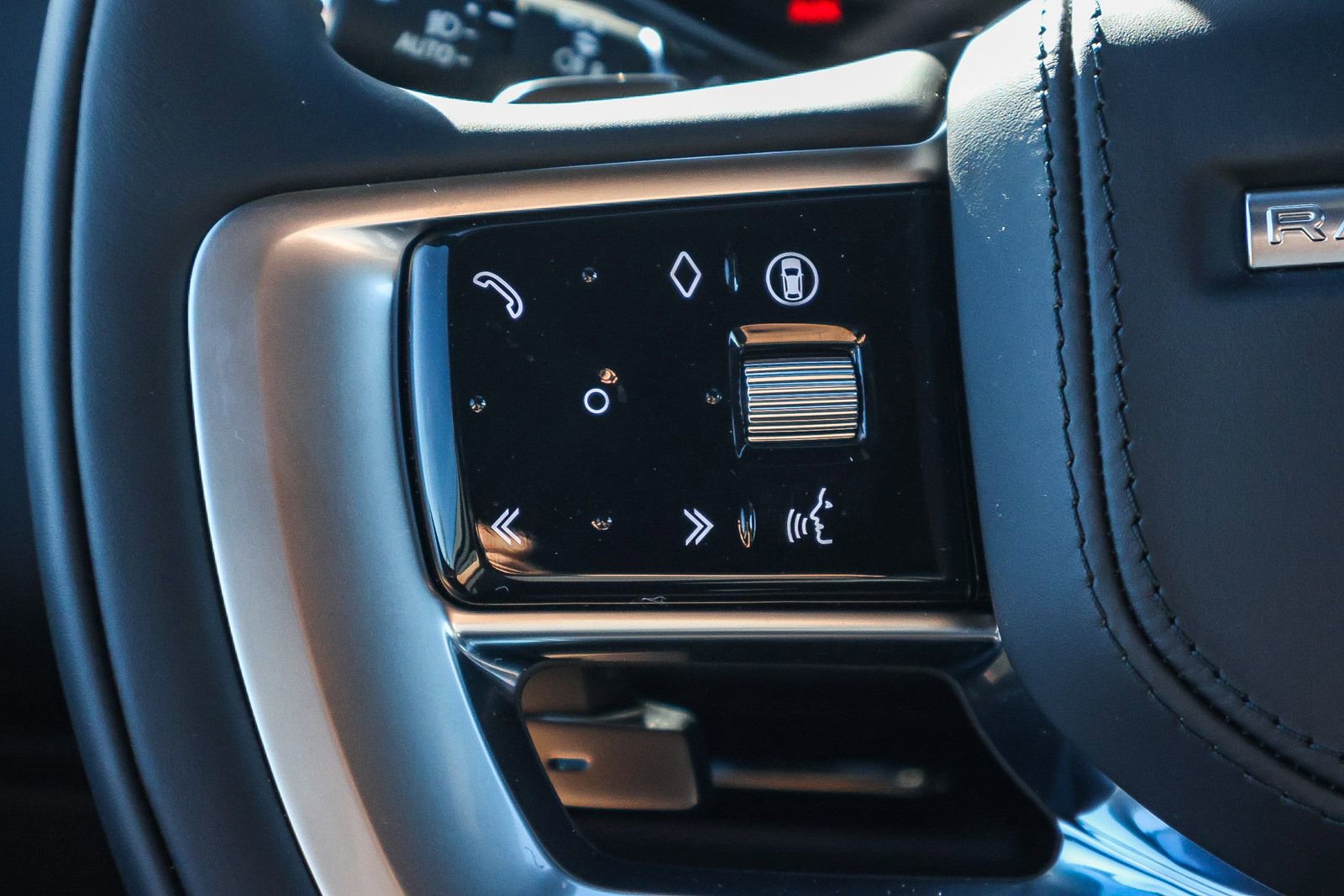 New 2026 Land Rover Range Rover SE AWD/4WD image 37