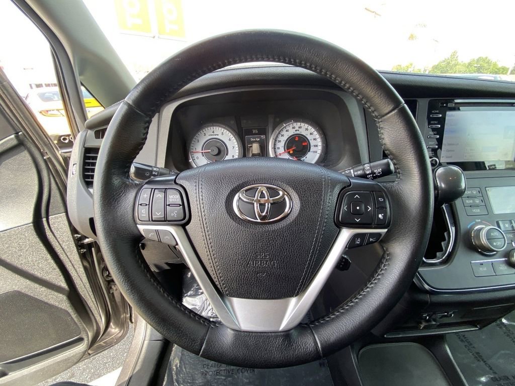 Certified 2019 Toyota Sienna SE FWD image 34