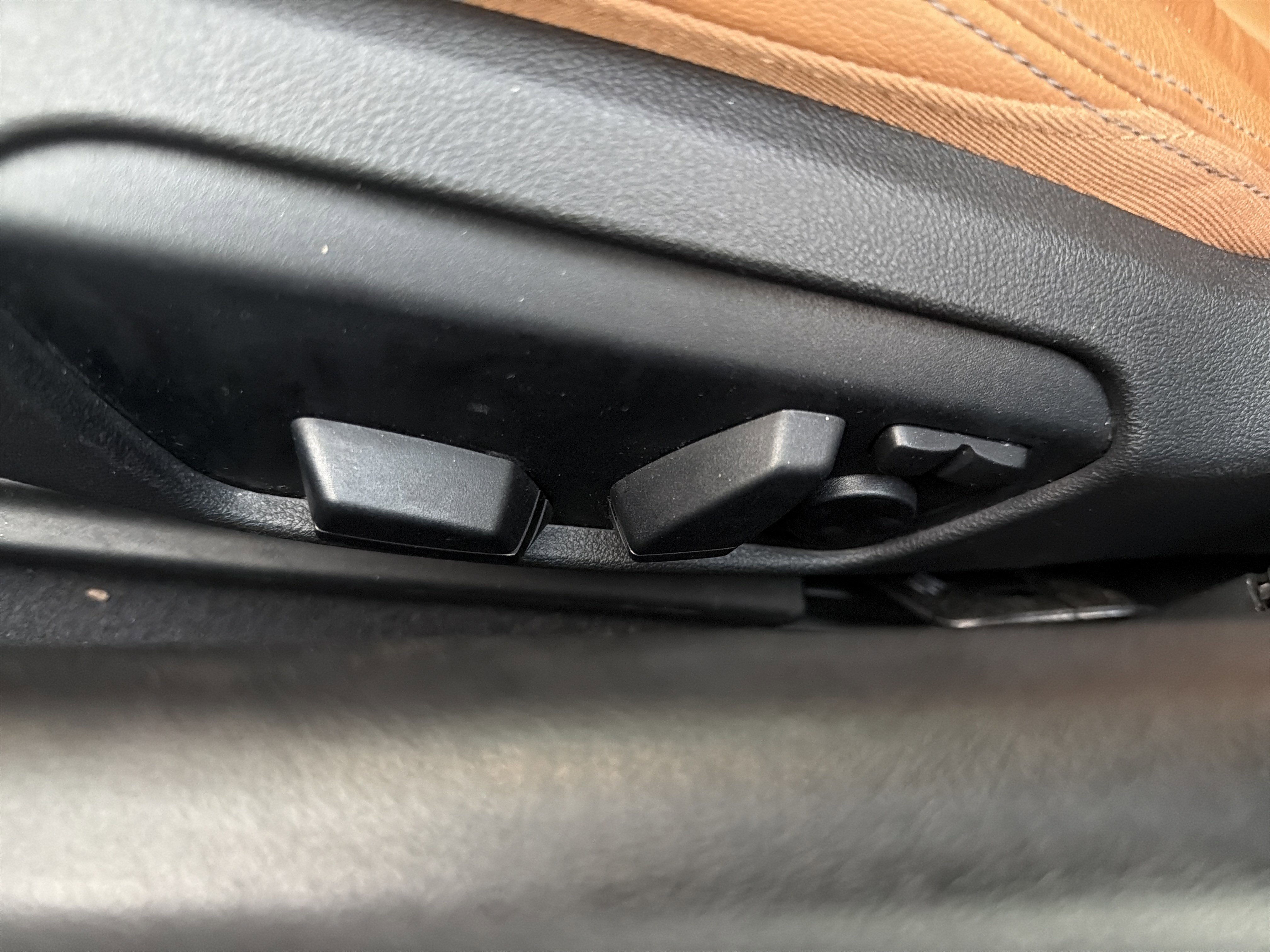 Used 2021 BMW Z4 M40i w/ Executive Package image 18