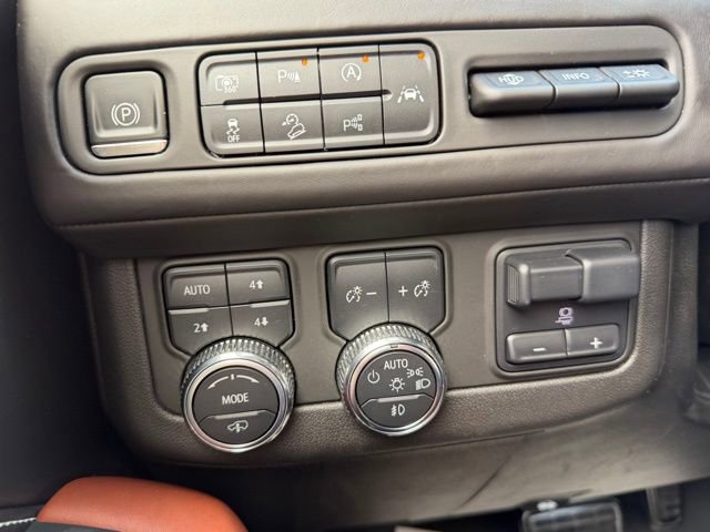 Certified 2023 GMC Yukon Denali Ultimate image 25