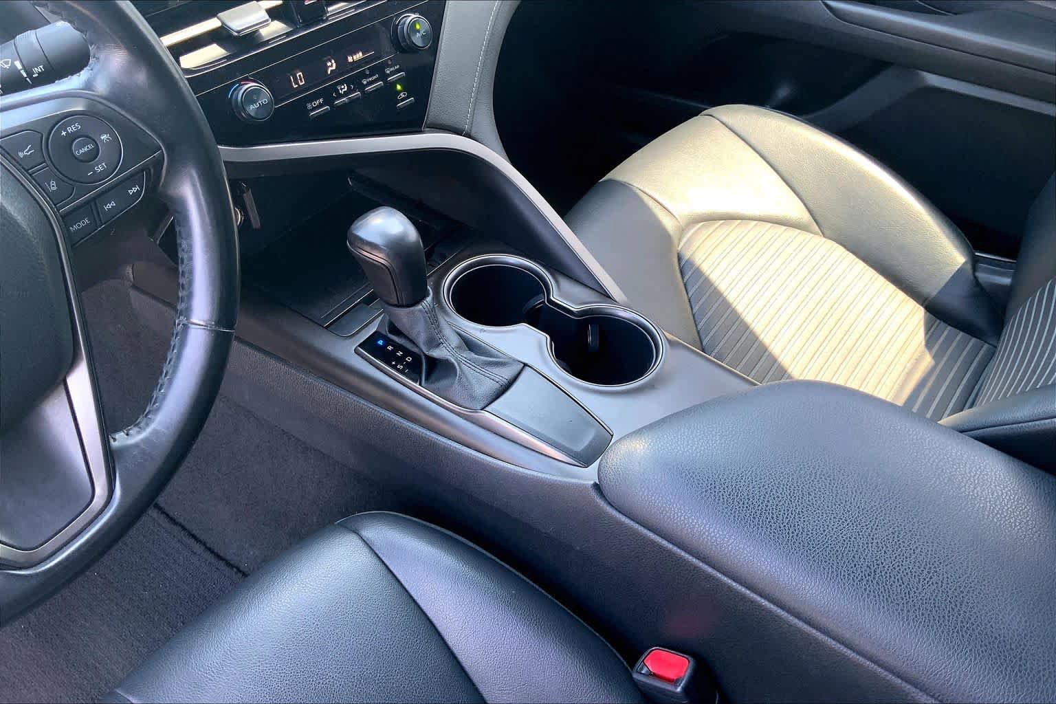 Used 2021 Toyota Camry SE FWD image 16
