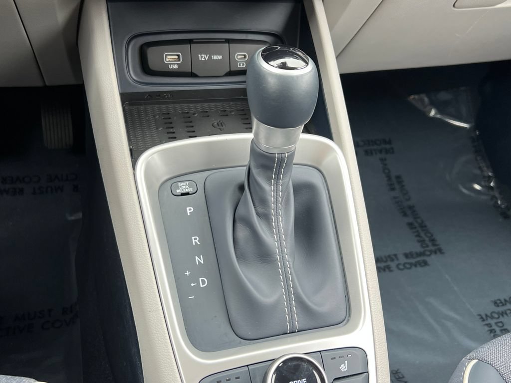 Used 2025 Hyundai Venue Limited FWD image 30
