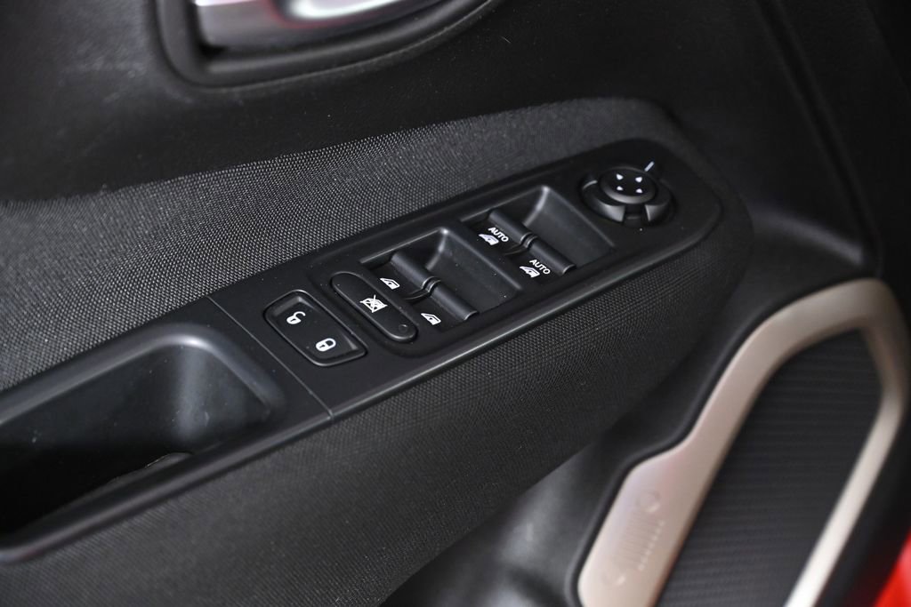 Used 2015 Jeep Renegade Latitude image 21