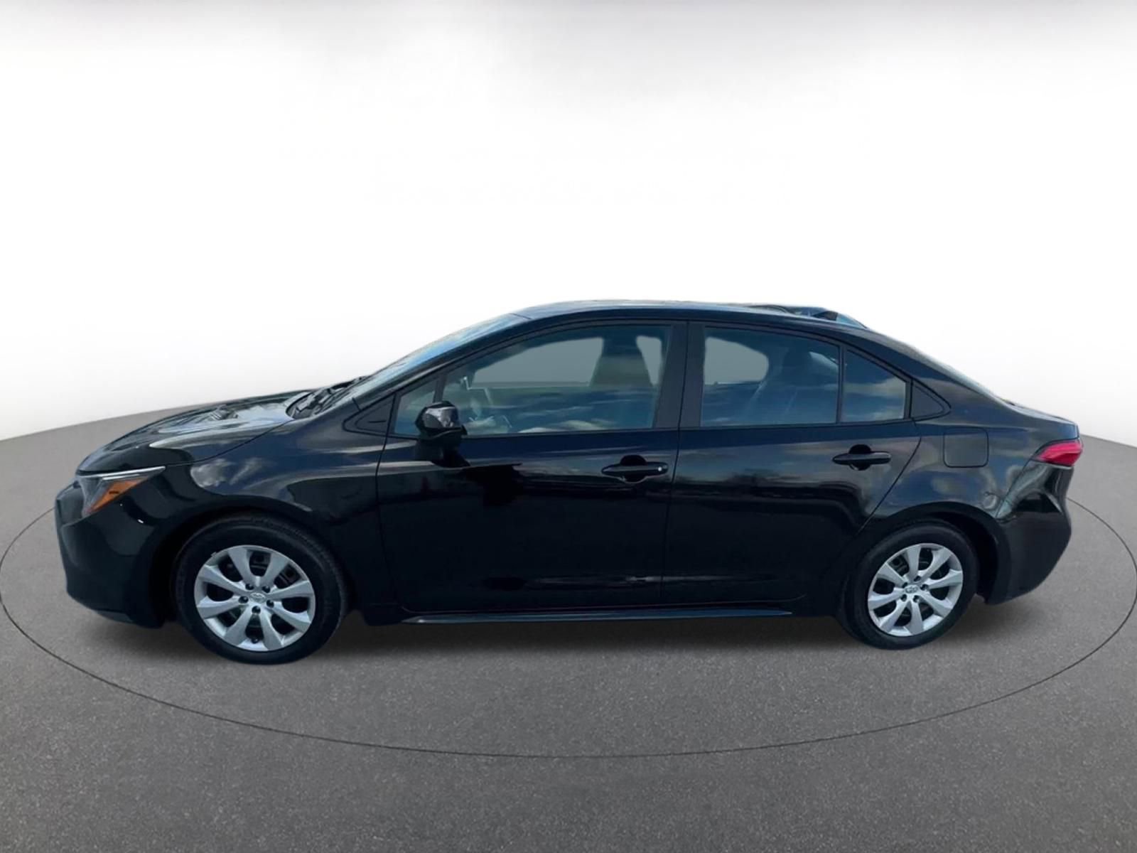 Used 2025 Toyota Corolla LE image 9