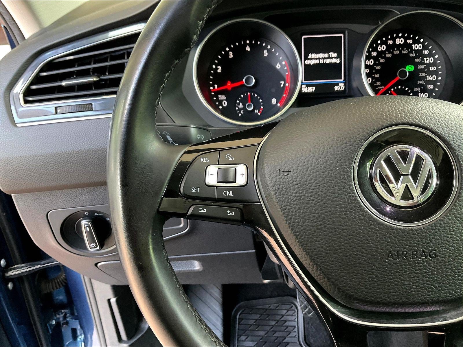 Used 2018 Volkswagen Tiguan SE w/ Panoramic Sunroof Package FWD image 11