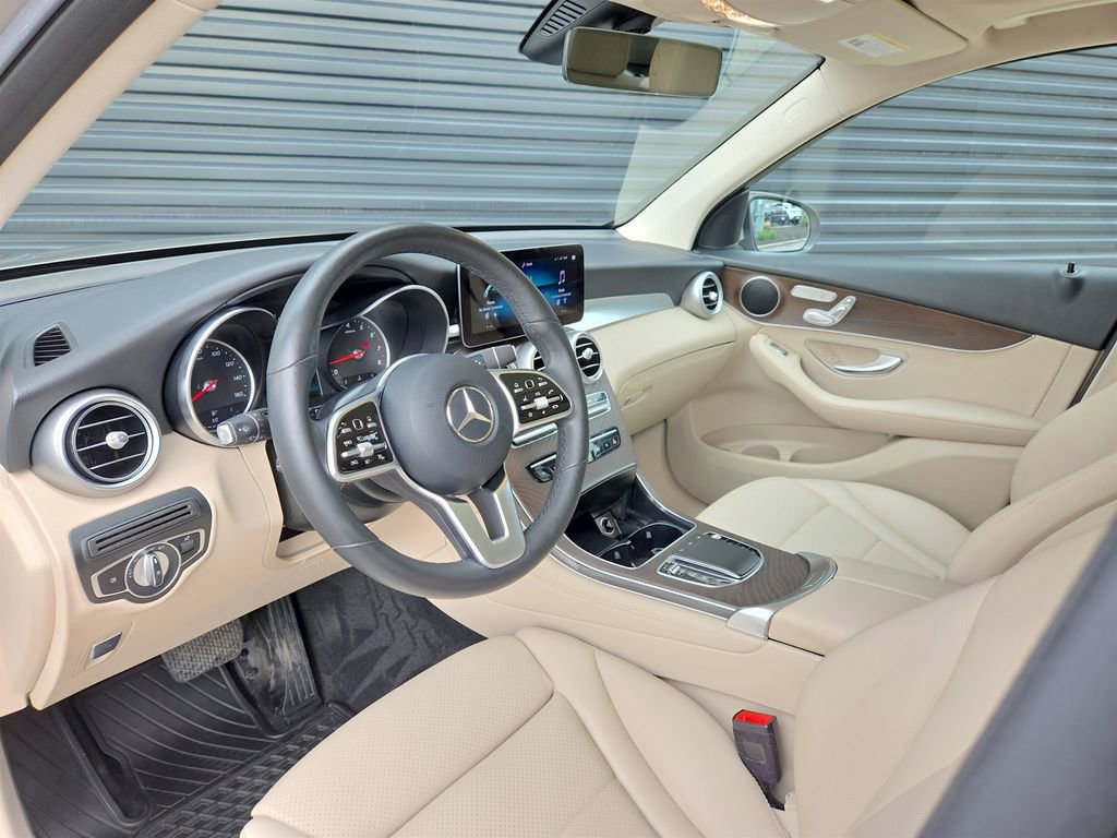 Used 2021 Mercedes-Benz GLC 300 4MATIC image 4