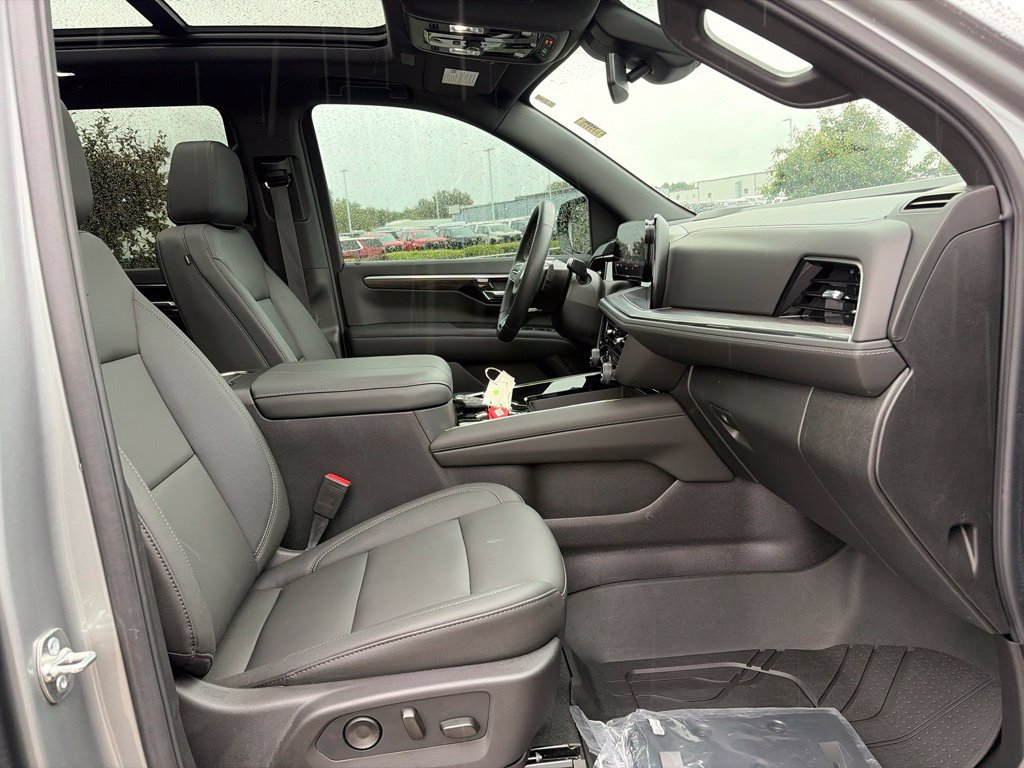Used 2026 Chevrolet Tahoe Z71 w/ Comfort Package AWD/4WD image 27