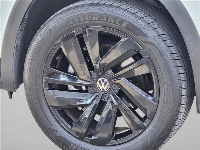 Used 2023 Volkswagen Atlas Cross Sport SE FWD image 9