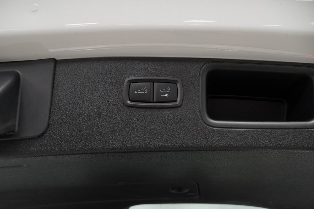 Used 2023 Porsche Macan image 46