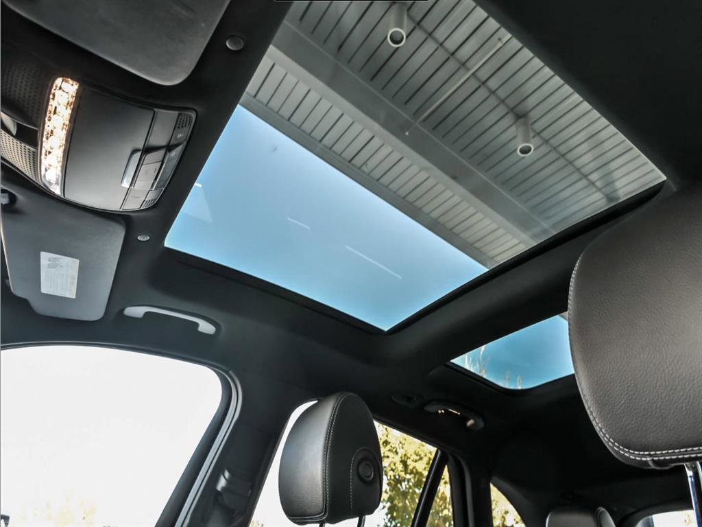 Used 2022 Mercedes-Benz GLC 300 4MATIC image 11