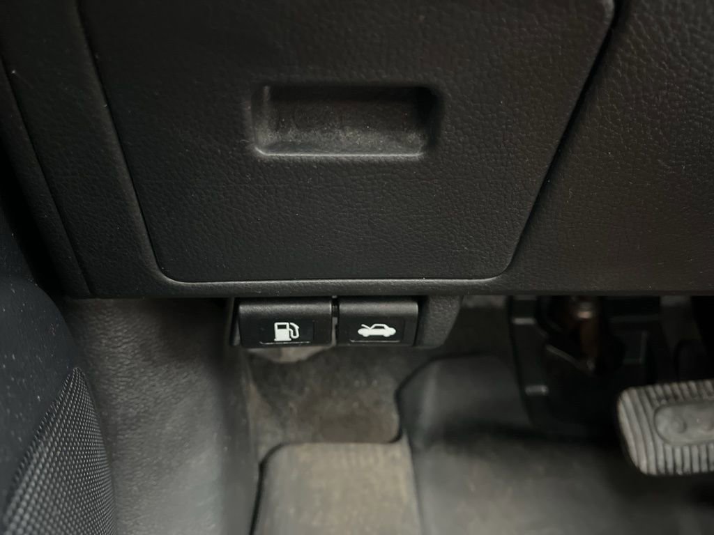 Used 2012 Nissan Versa 1.8 S image 18