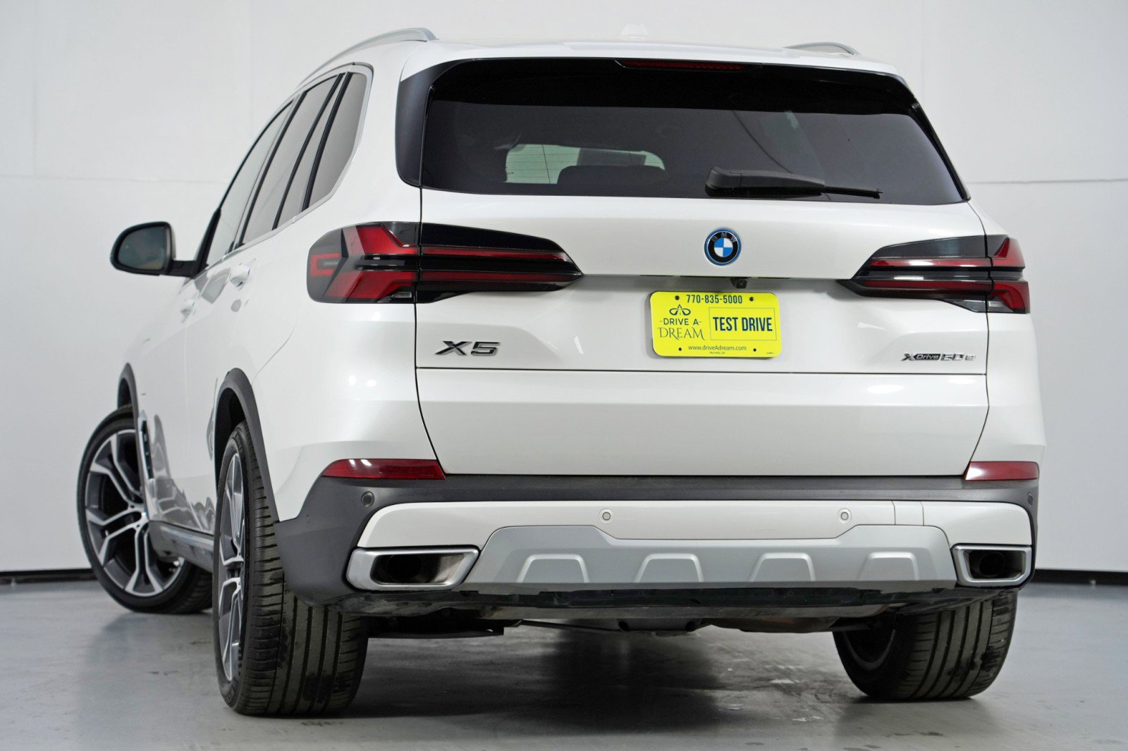 Used 2024 BMW X5 xDrive50e w/ Parking Assistance Package AWD/4WD image 6