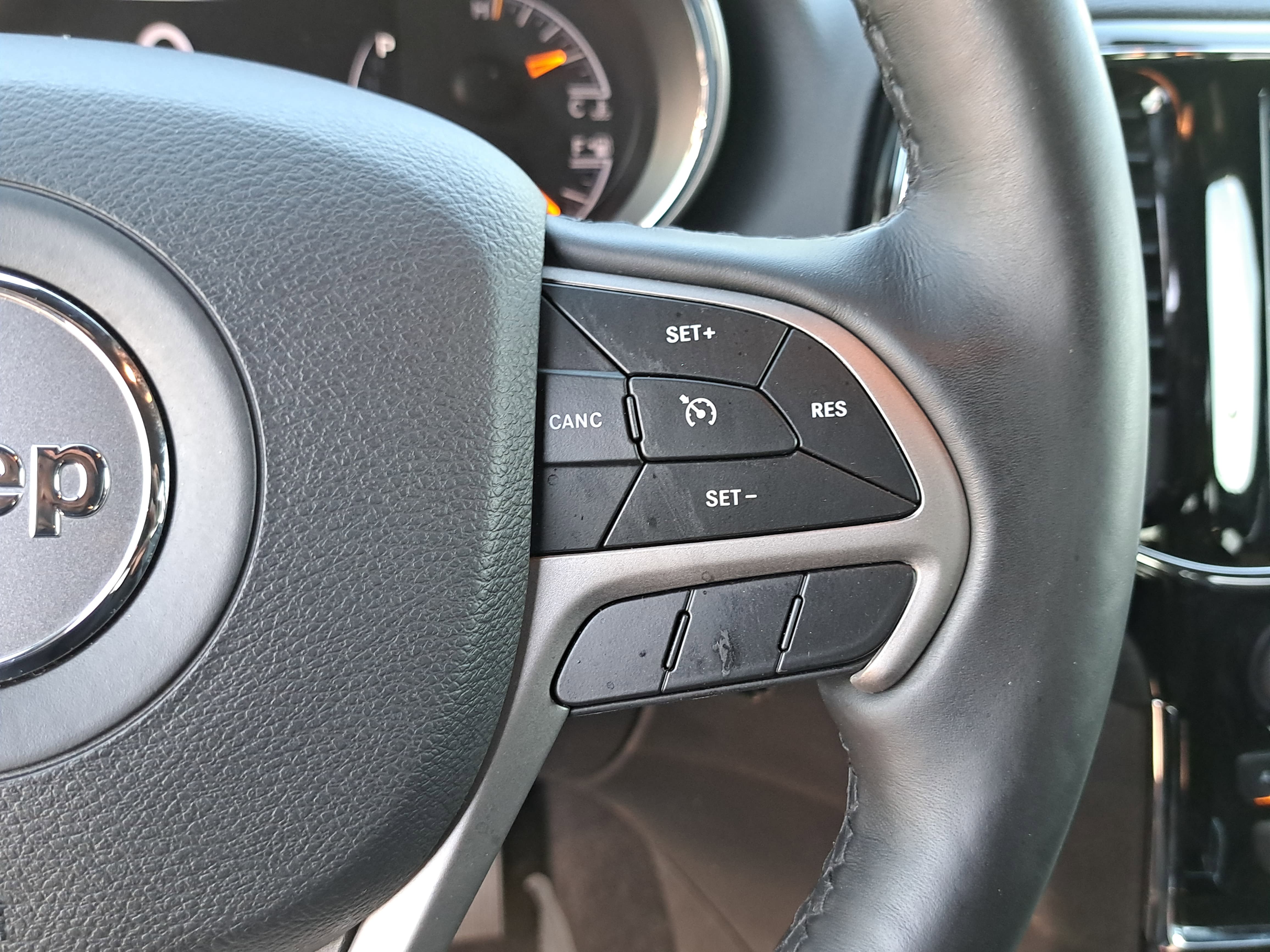 Used 2020 Jeep Grand Cherokee Altitude RWD image 18