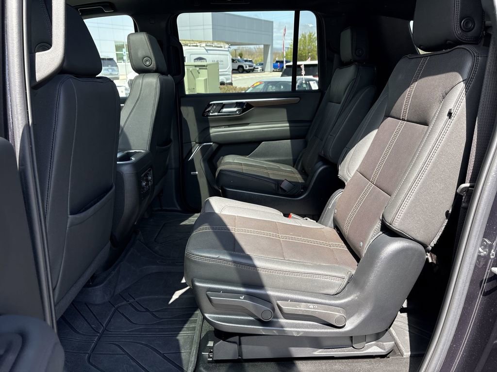 Used 2025 Chevrolet Suburban High Country w/ Sun And Tow Package AWD/4WD image 27