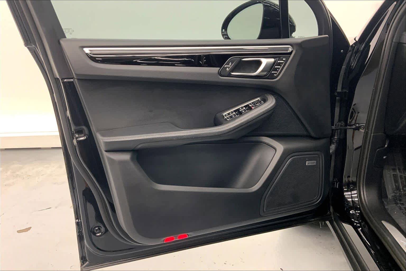 Used 2021 Porsche Macan S AWD/4WD image 19