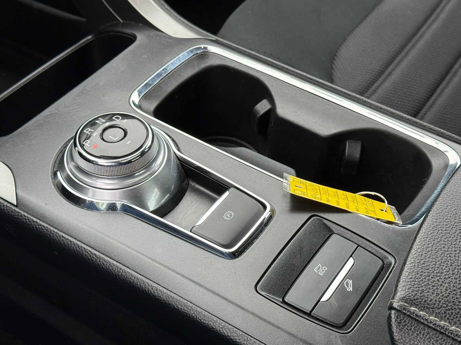 Used 2020 Ford Fusion SE FWD image 23