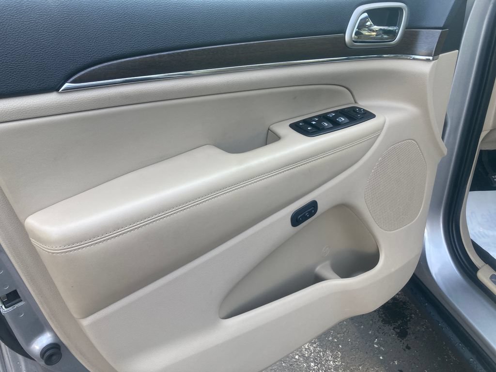 Used 2015 Jeep Grand Cherokee Limited AWD/4WD image 13