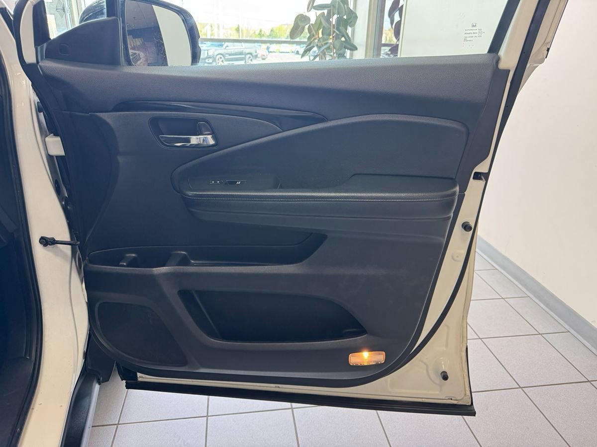Used 2019 Honda Pilot Touring image 14