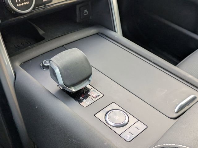 Used 2025 Land Rover Discovery Dynamic SE image 9
