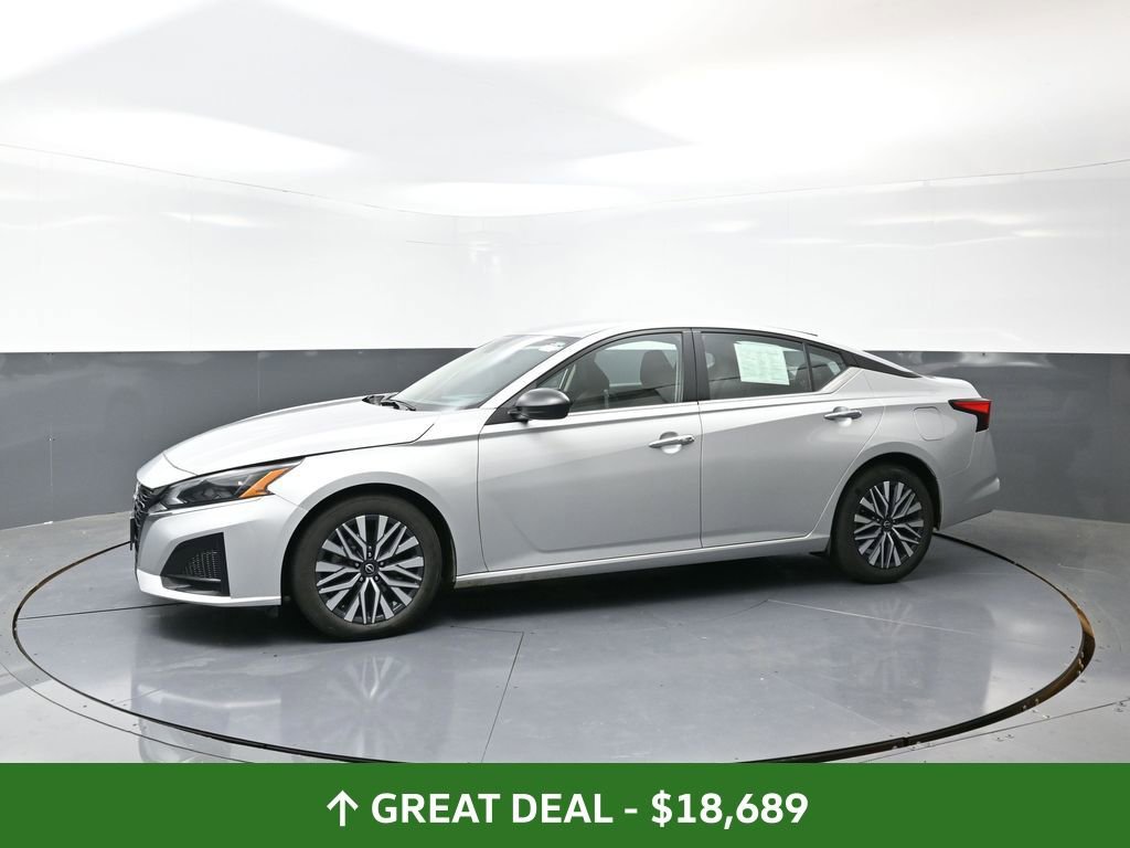 Used 2024 Nissan Altima 2.5 SV image 10
