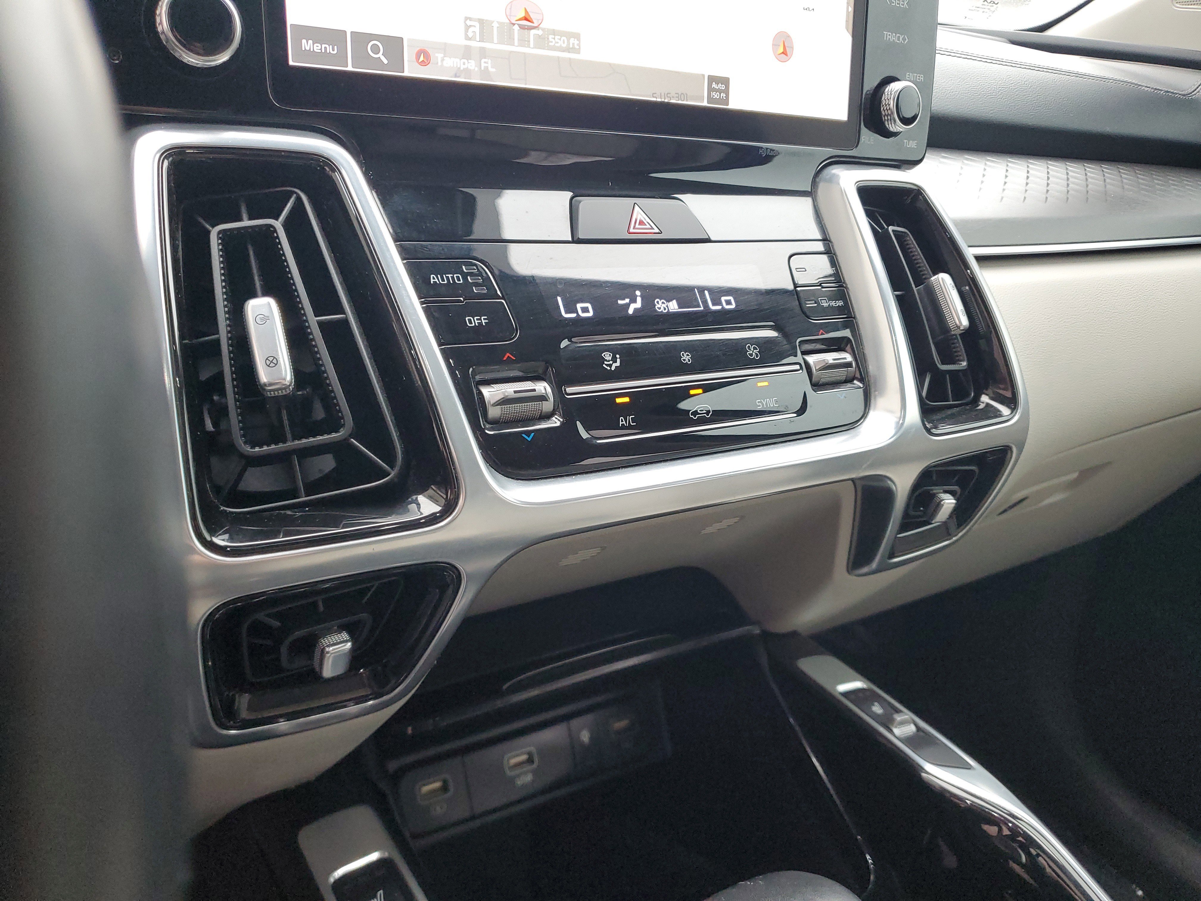 Certified 2023 Kia Sorento SX image 22